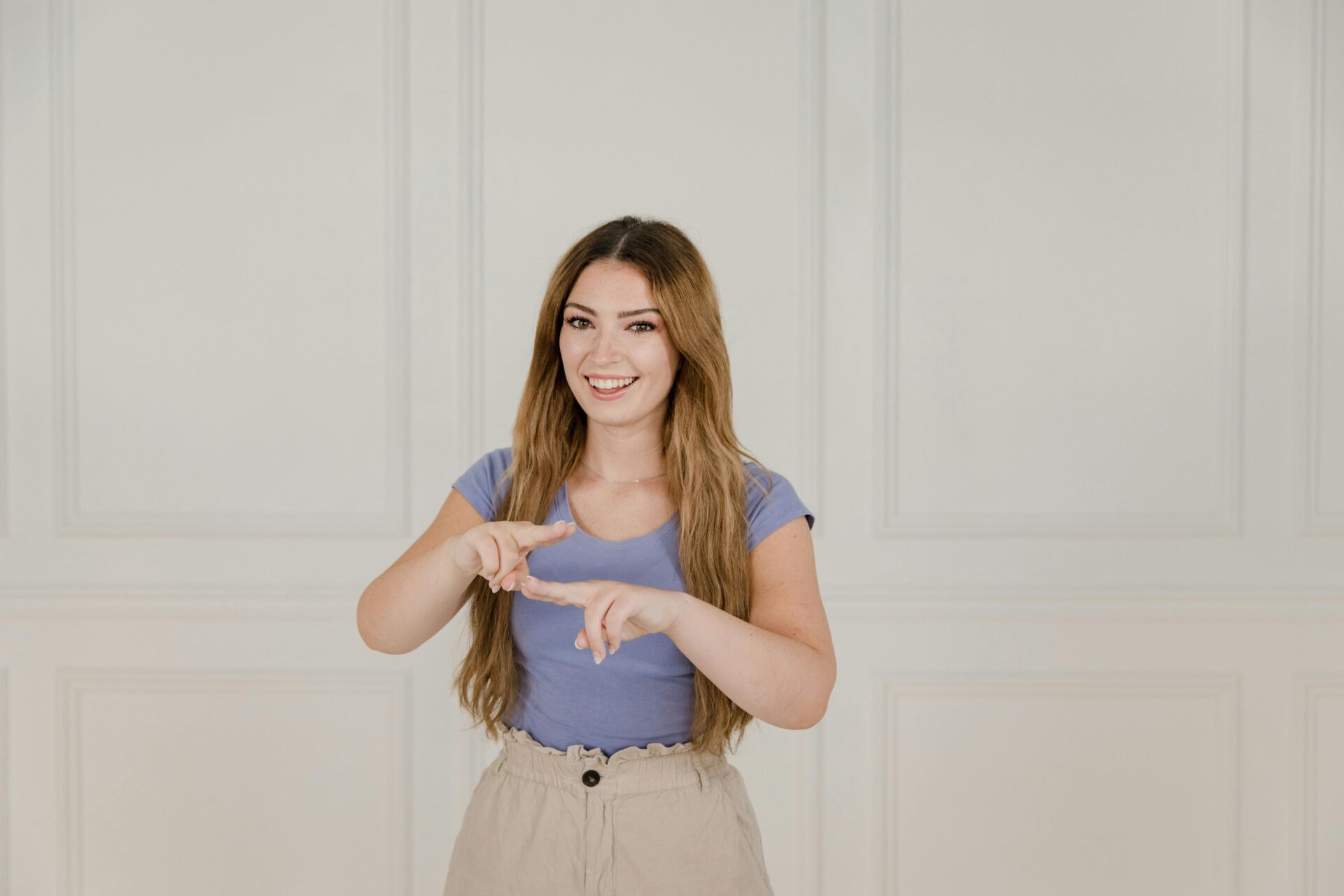 Kostenloses Stock Foto zu #indoor, ausdruck, blaues shirt