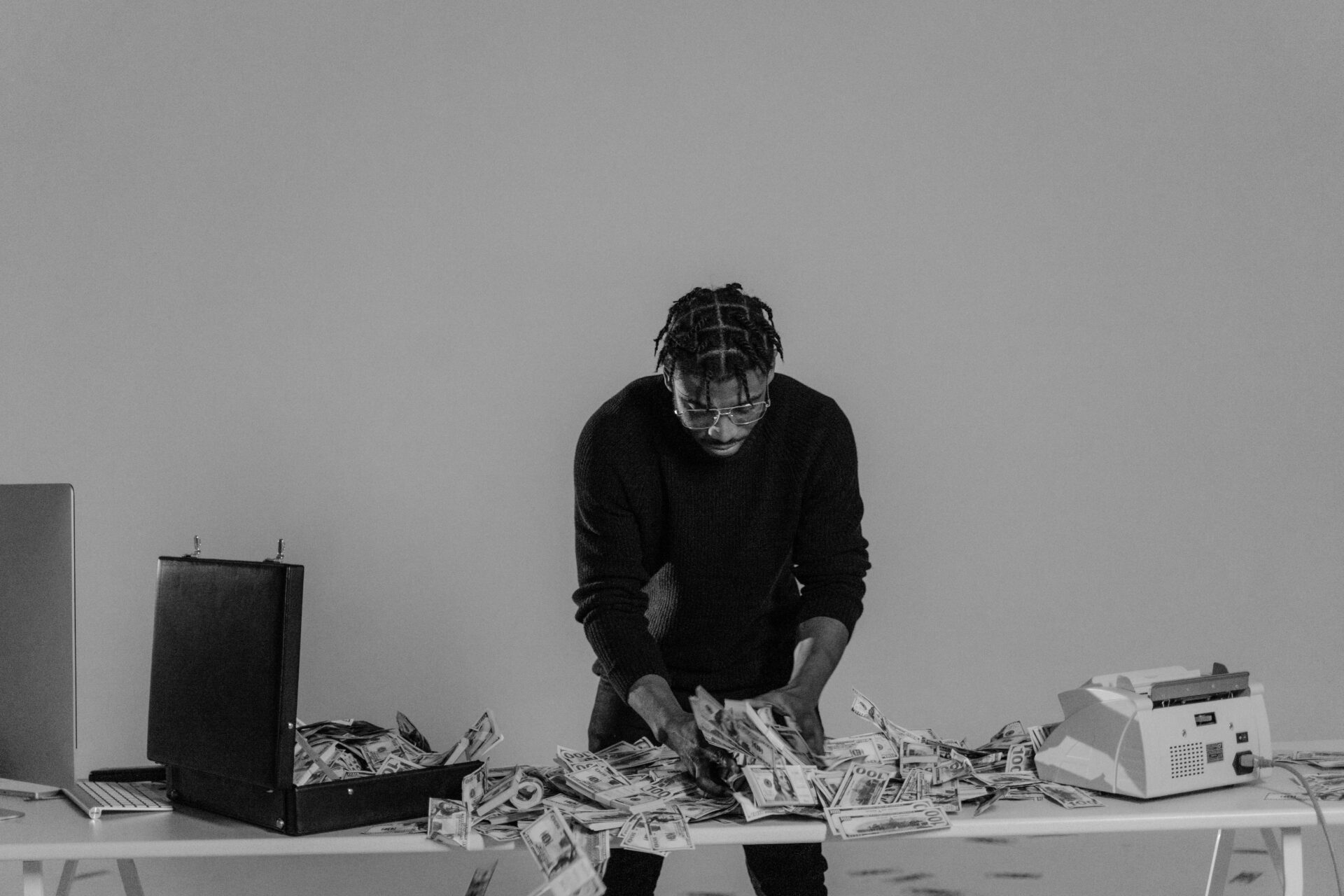 Kostenloses Stock Foto zu #indoor, aktentasche, banditen