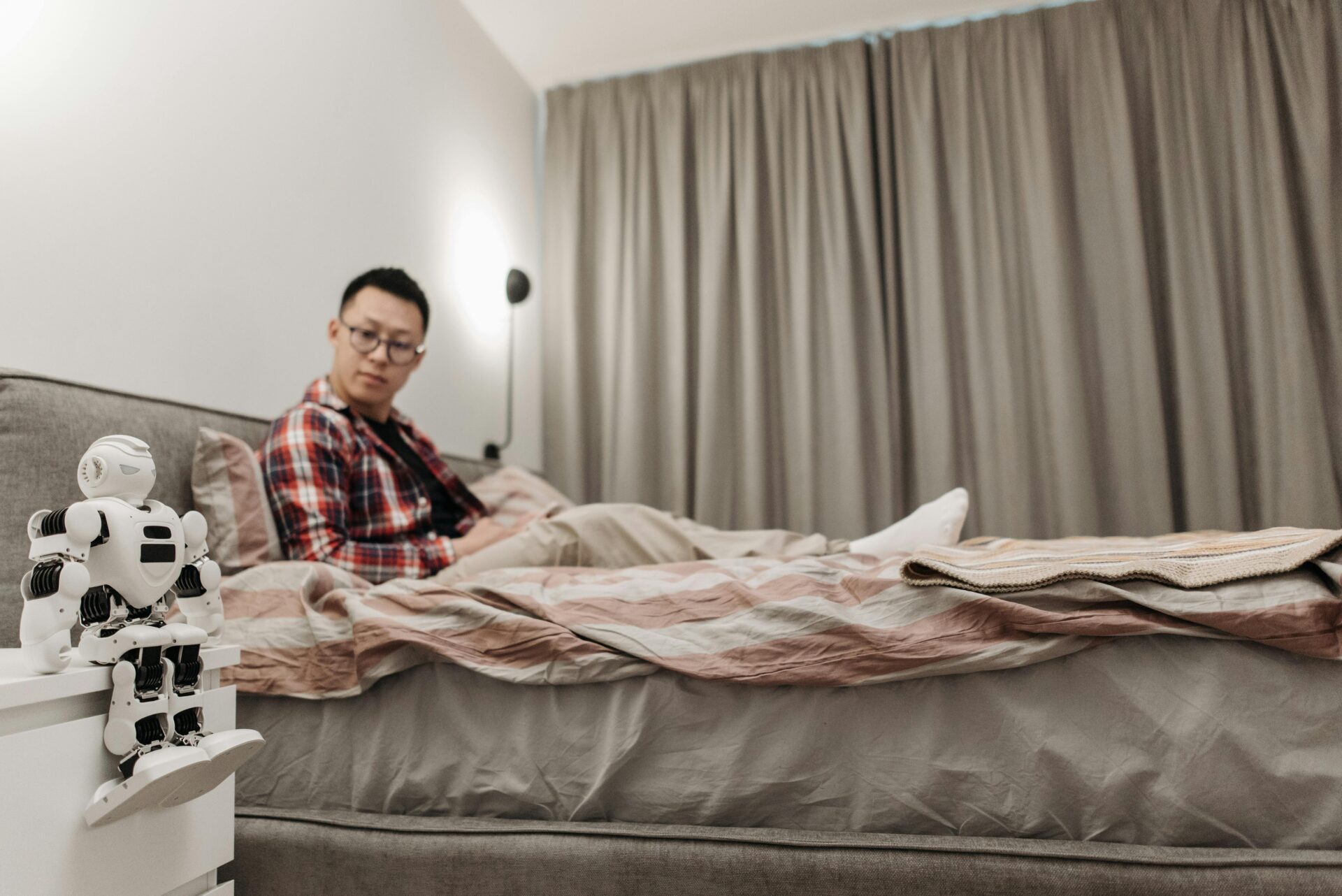 Kostenloses Stock Foto zu asiatischer mann, automatisierung, decke